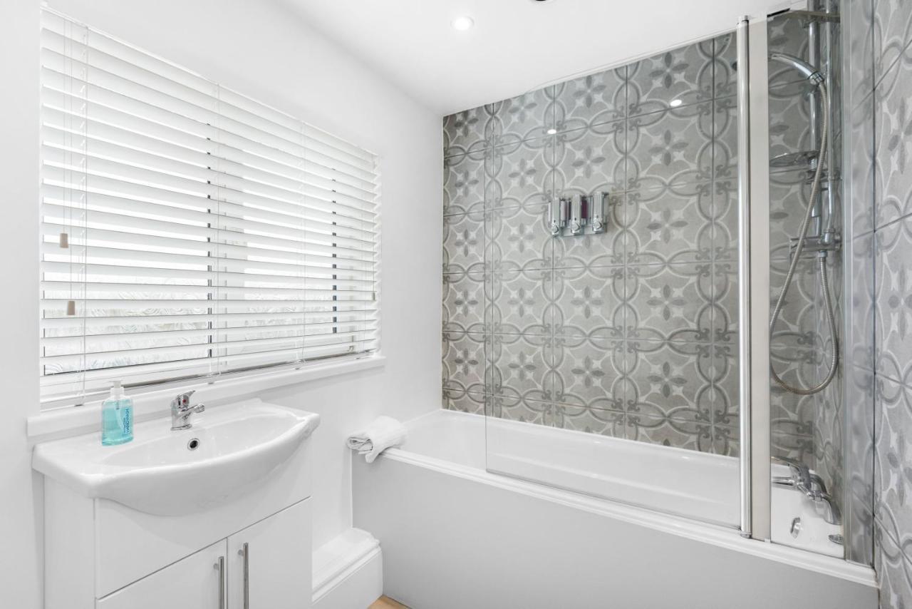 Off Road Parking, Garden, Smart Tv'S In All Rooms! Morriston Εξωτερικό φωτογραφία