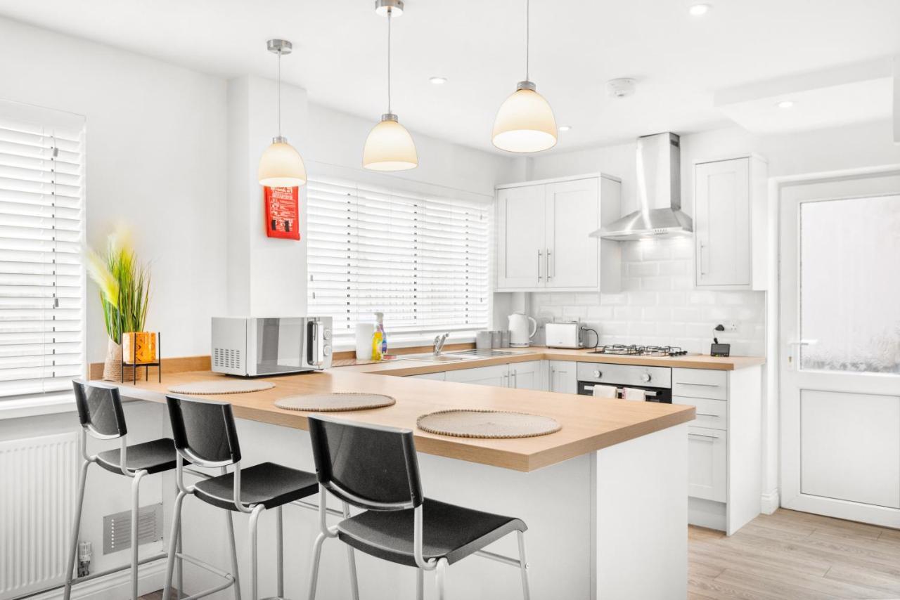 Off Road Parking, Garden, Smart Tv'S In All Rooms! Morriston Εξωτερικό φωτογραφία